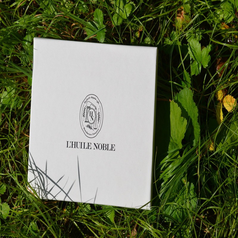 SOIN NATUREL pour CUIRS LISSÉS HYDRATE NOURRIT et ÉLIMINE les TACHES  MADE in FRANCE SOIN NATUREL pour CUIRS LISSÉS HYDRATE NOURRIT et ÉLIMINE les TACHES  MADE in FRANCE